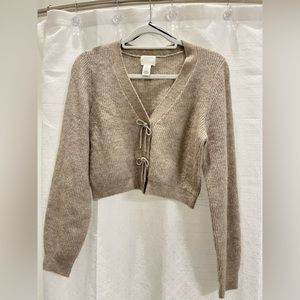 H&M xs cropped bow sweater